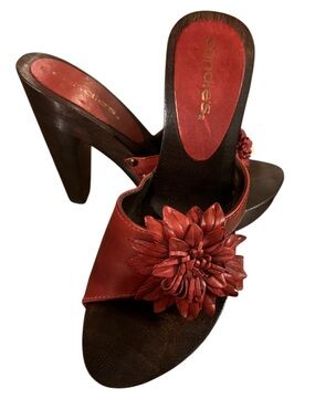 Candie’s Red Floral Wooden Heel Slide Sandals